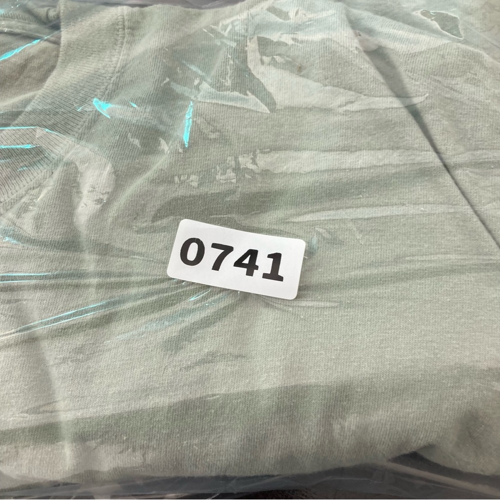 ✨ Hanes Long Sleeve Tee – Everyday Essential ✨ - Picture 5 of 9